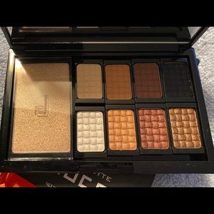 Doucce Eyeshadow Pro Palette. NIB